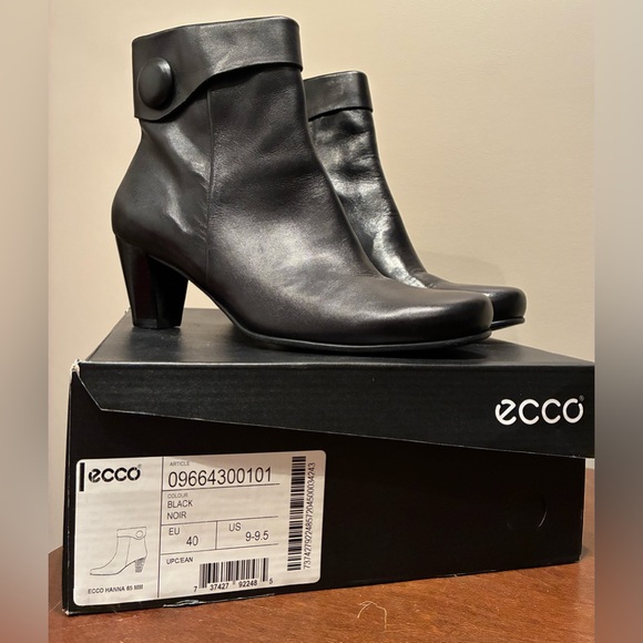 Ecco Women's Sleek Black Heeled Boots - Picture 1 of 16